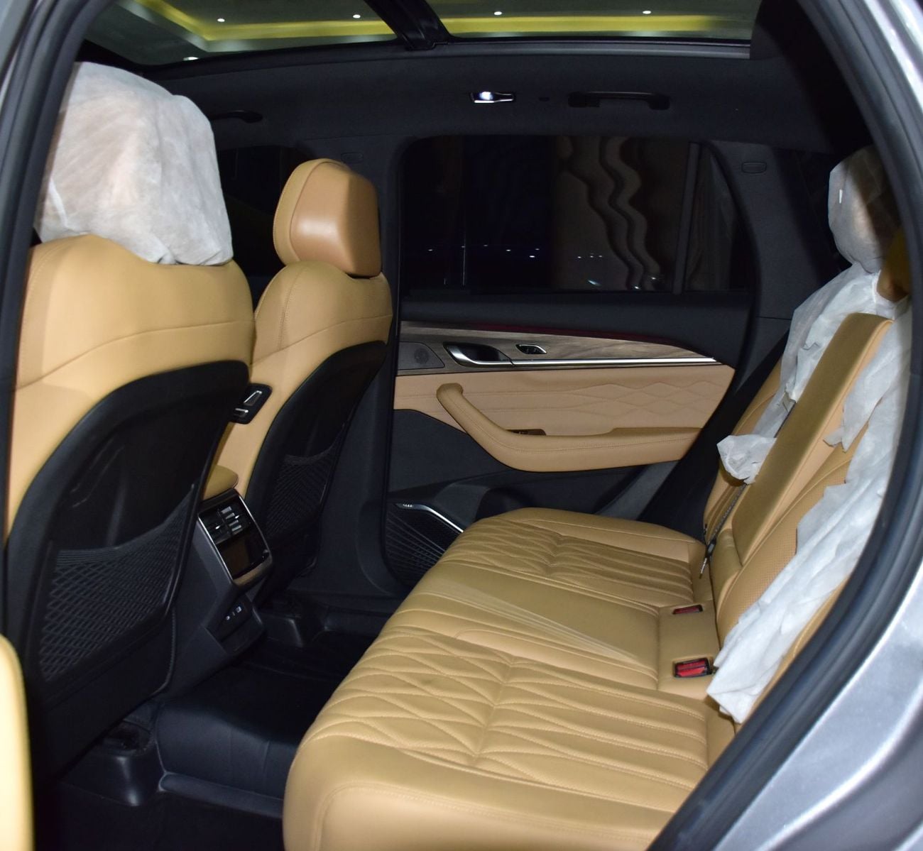 Geely Monjaro EXCELLENT DEAL for our Geely Monjaro 4WD ( 2026 Model ) in Silver Color GCC Specs