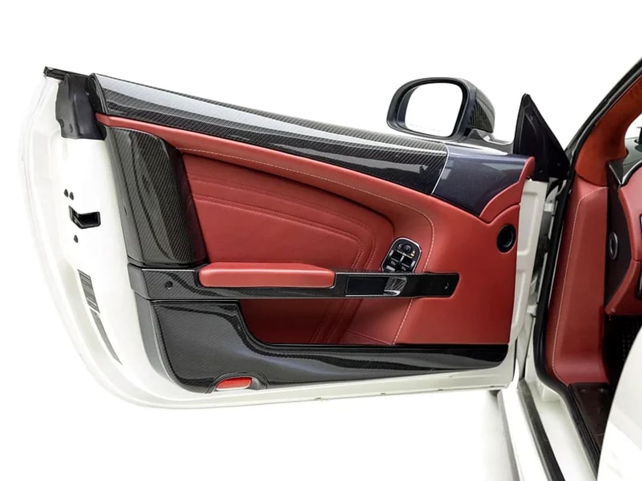 Aston Martin DBS Standard