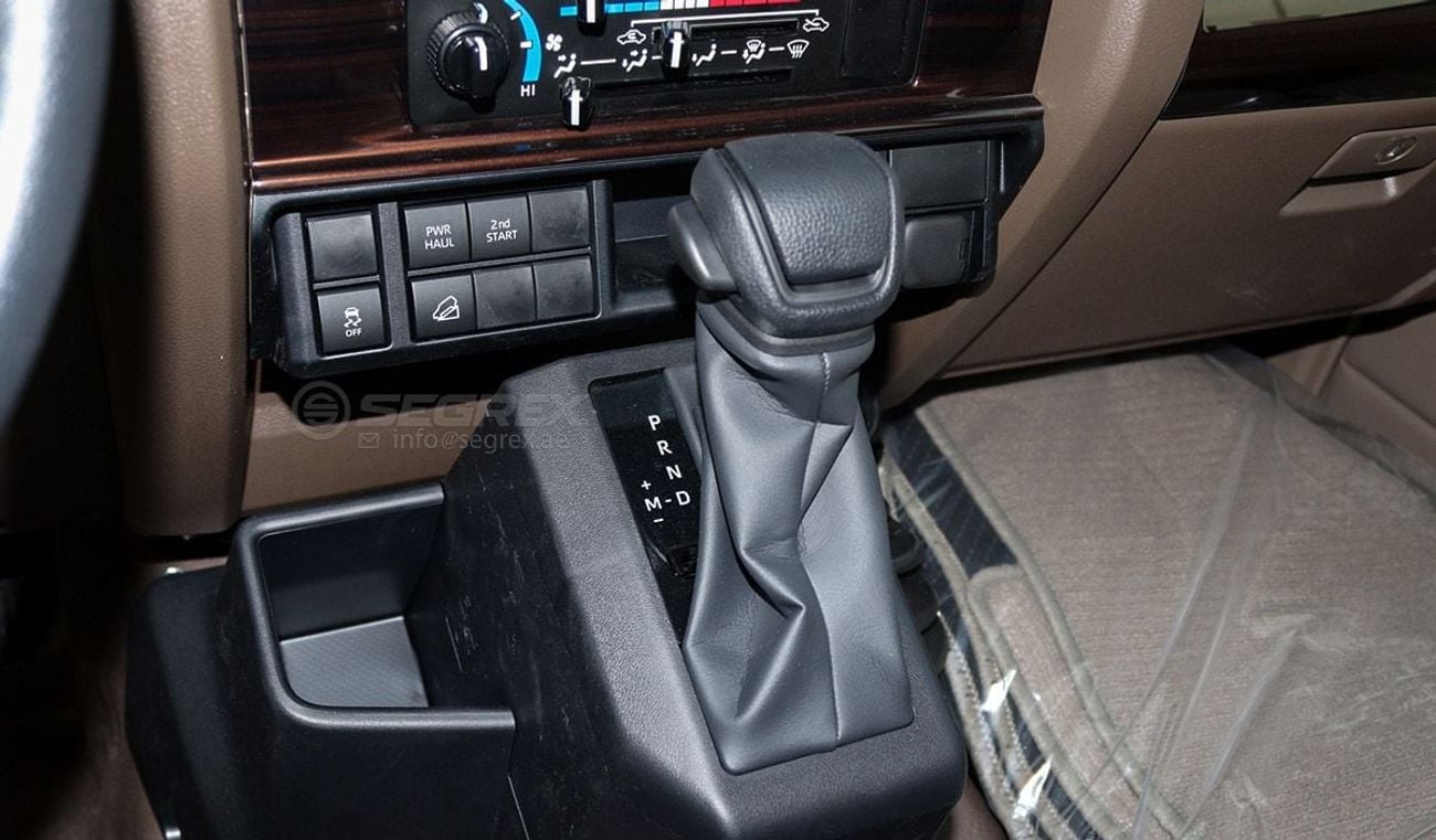 تويوتا لاند كروزر بيك آب 2025 Model Toyota Land Cruiser Pick Up, LC79 Double Cabin, 4.0L Petrol 4WD 6A/T
