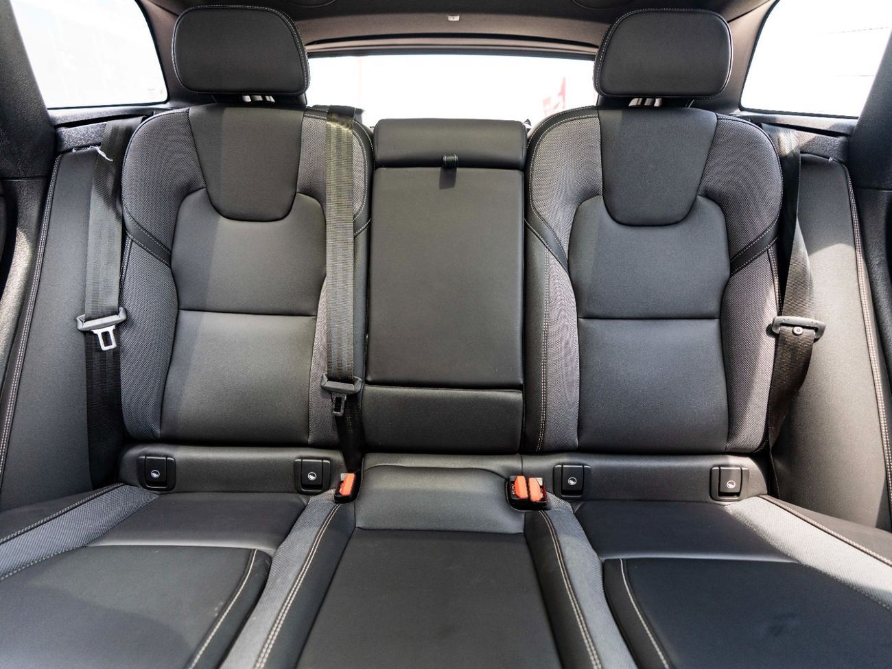 فولفو XC 60 B5 Ultimate Dark