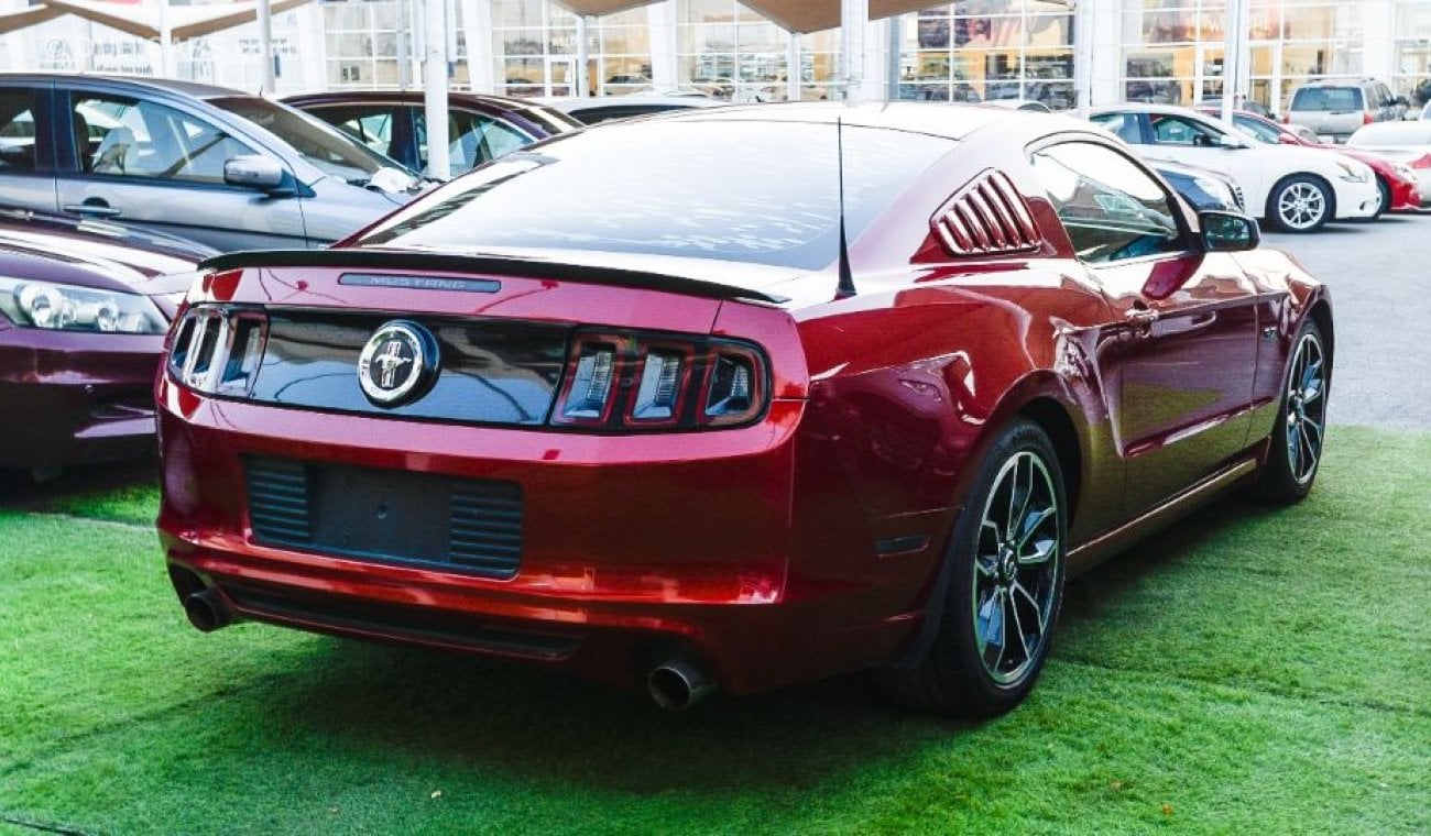 Ford Mustang Ford Mostung Model 2014 import American coulour Red very very clear
