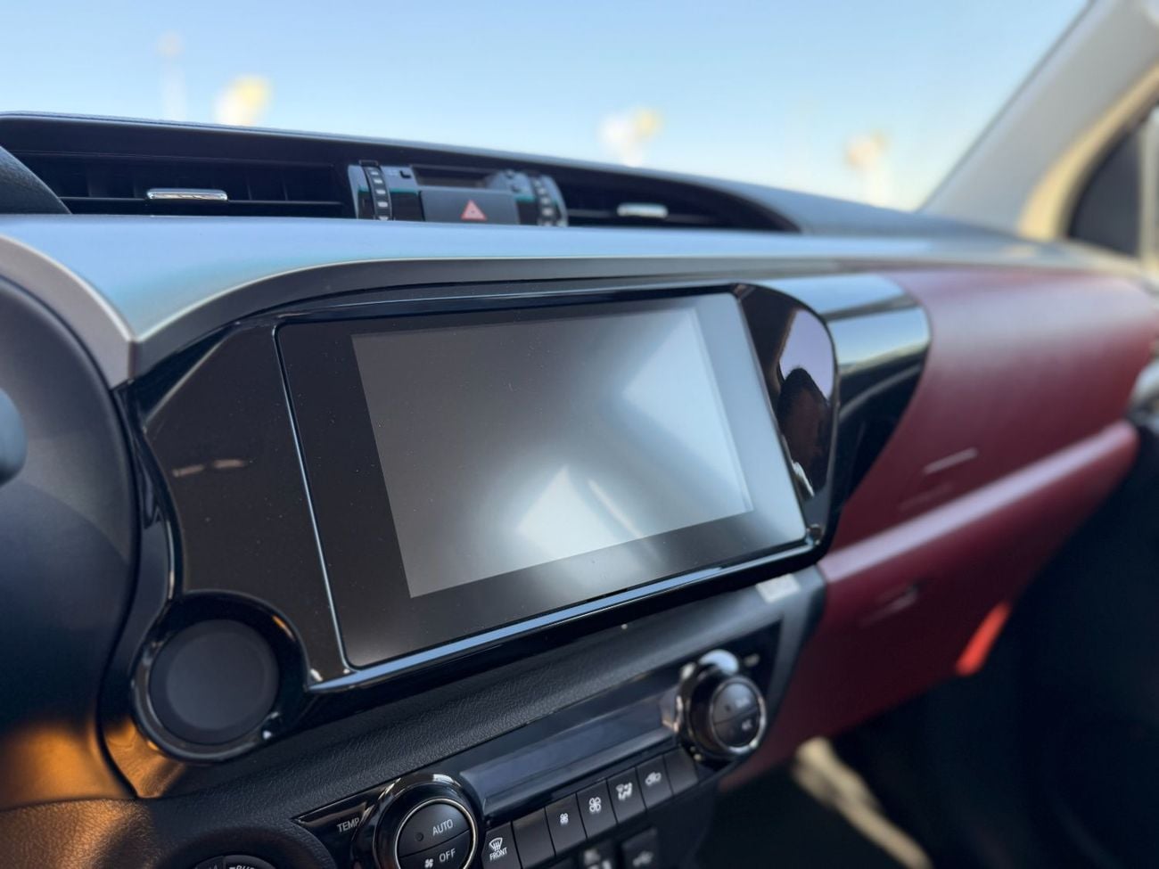 Toyota Hilux SR5 S-GLX D-4D Automatic . Diesel 2.8L 4Cyl