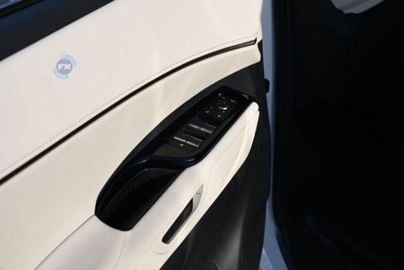 Lexus LM 350h Automatic