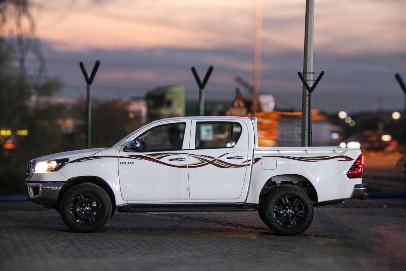 Toyota Hilux TOYOTA HILUX 2.7 AT MID OPTION WHITE 2024