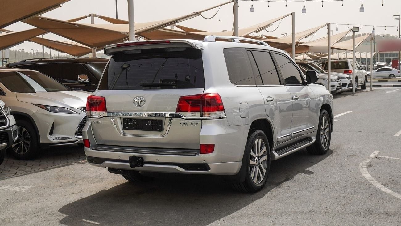 تويوتا لاند كروزر VXR 5.7L V8