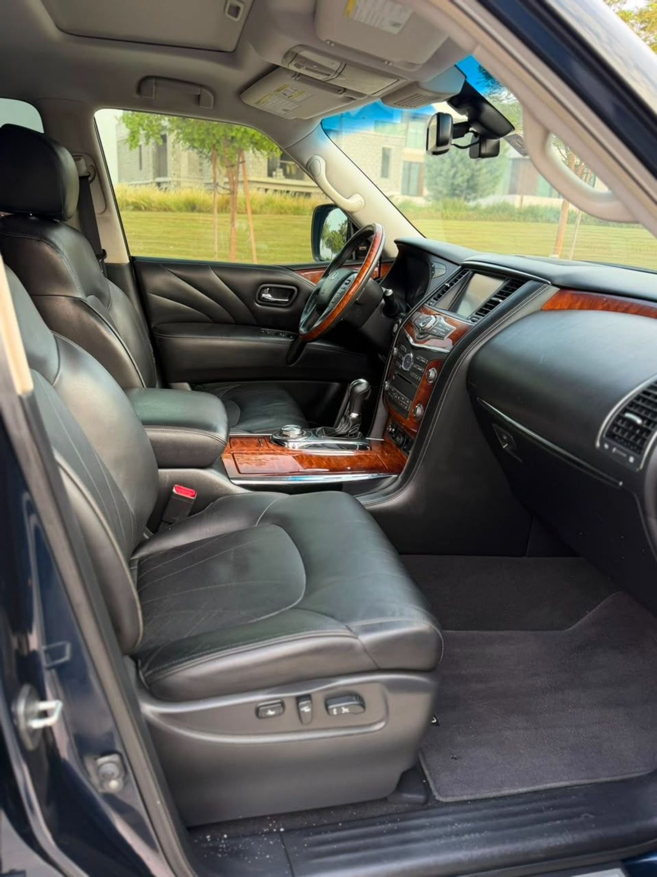 Infiniti QX80 LUXURY