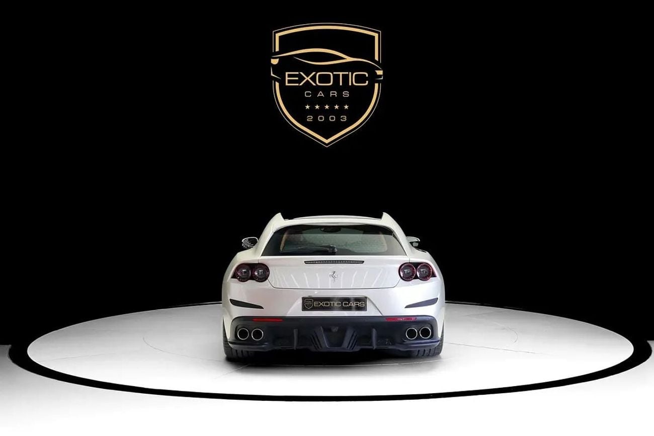 فيراري جي تي سي 4  لوسو LUSSO