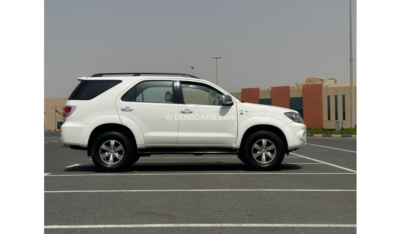 Toyota Fortuner MODEL 2008 GCC CAR PERFECT CONDITION INSIDE AND OUTSIDE FULL OPTION 4 wheel drive