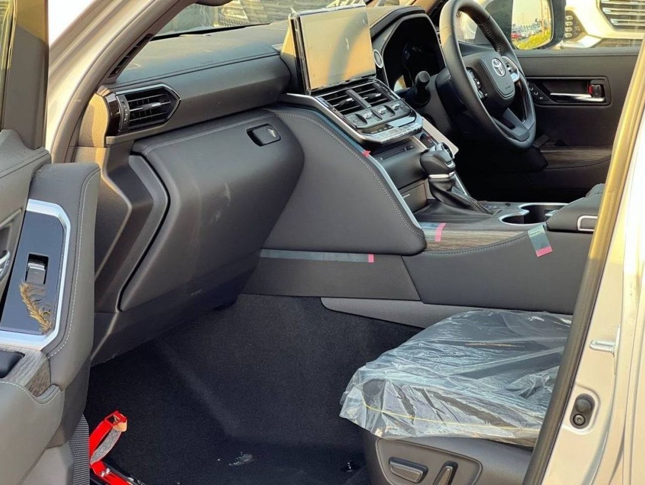 Toyota Land Cruiser VXR (RHD) 3.5L PTR A/T // 2023 // FULL OPTION WITH 360 CAMERA , MEMORY & LEATHER SEATS , RIGHT HAND