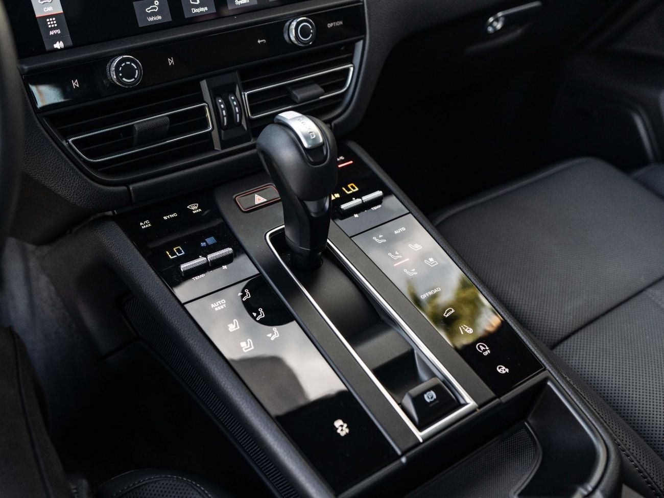 بورش ماكان Base