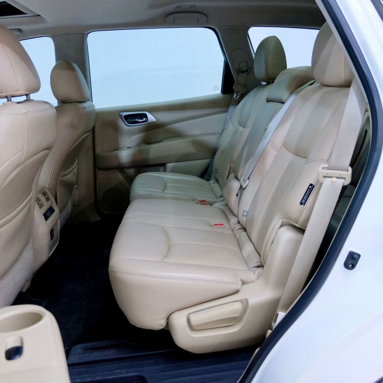 Nissan Pathfinder SL 3.5L (271 HP) AED 1,175 P.M | 0% Down Payment l Nissan Pathfinder SL l 100K KMS Service Done in A