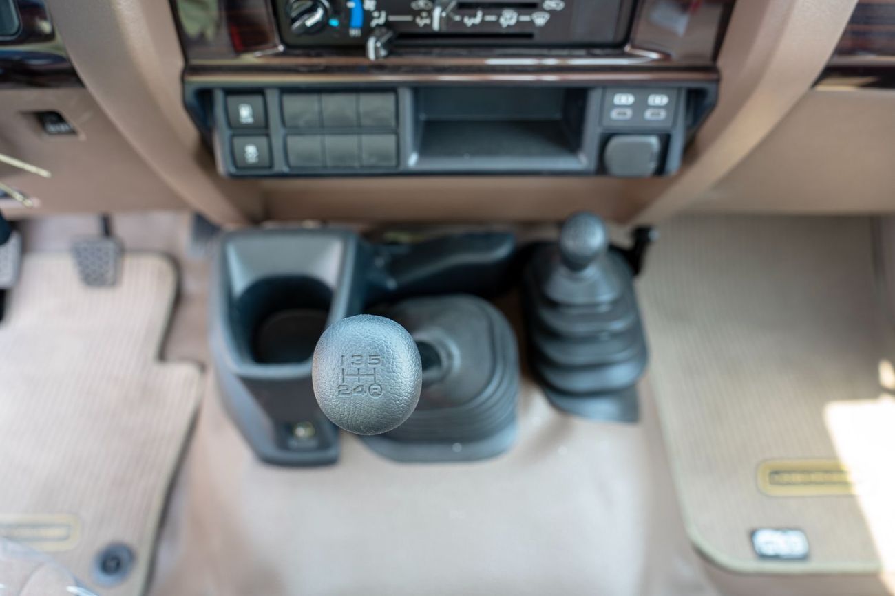 تويوتا لاند كروزر بيك آب Std 4.0L Single Cab Utility 4WD