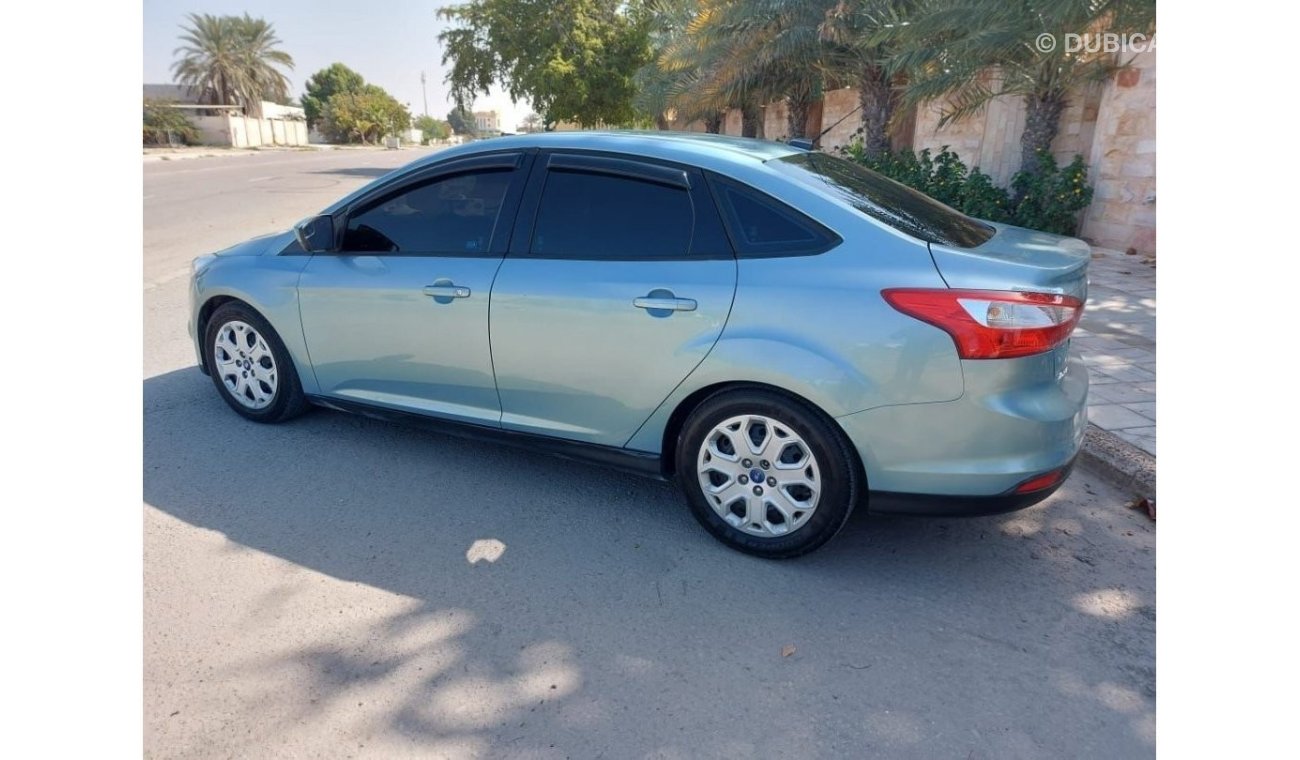 Ford Focus SE 2012 American model, manual transmission, 4 cylinders, mileage 184000