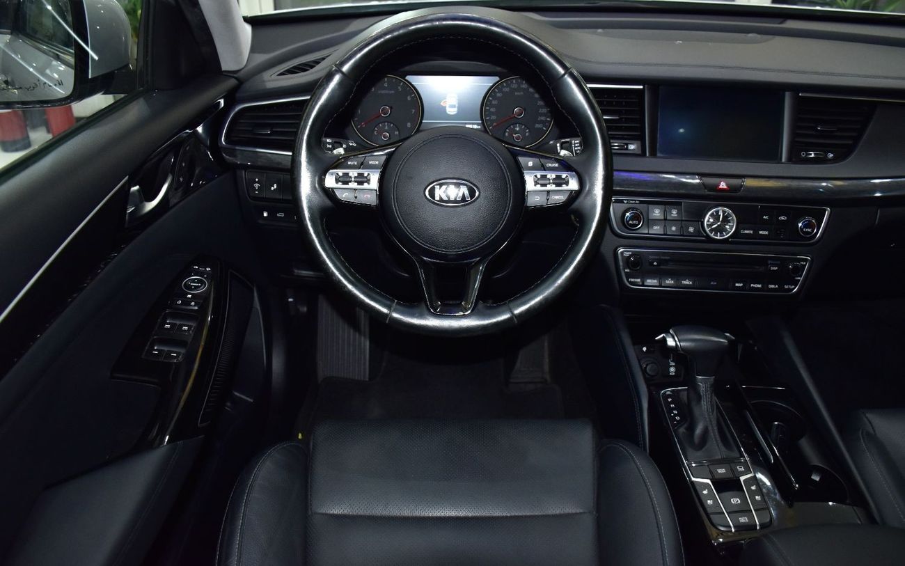 كيا كادنزا EXCELLENT DEAL for our KIA Cadenza V6 ( 2017 Model ) in Silver Color GCC Specs