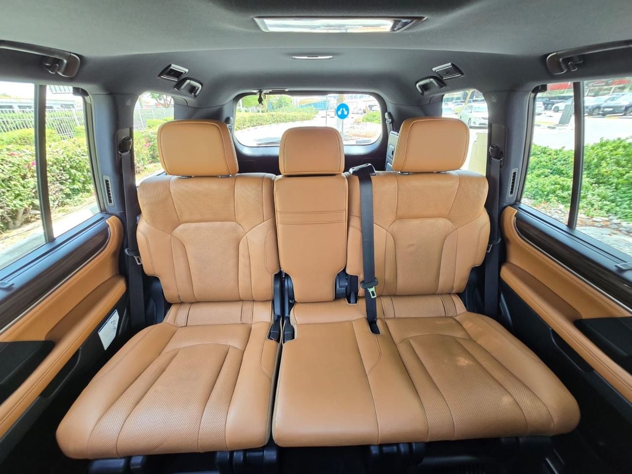 Lexus LX570 SIGNATURE FULL OPTION 2021 GCC AL FUTTAIM LEXUS LOW MILEAGE WITH AGENCY SERVICE HISTORY IN MINT COND