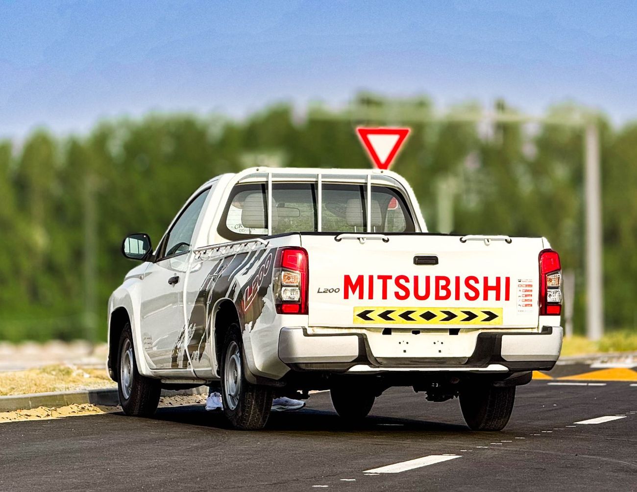 Mitsubishi L200 GL 2.4L (128 HP) Single Cab Utility Mitsubishi L200 2.4L 2WD 2022 GCC accident-free in excellent con