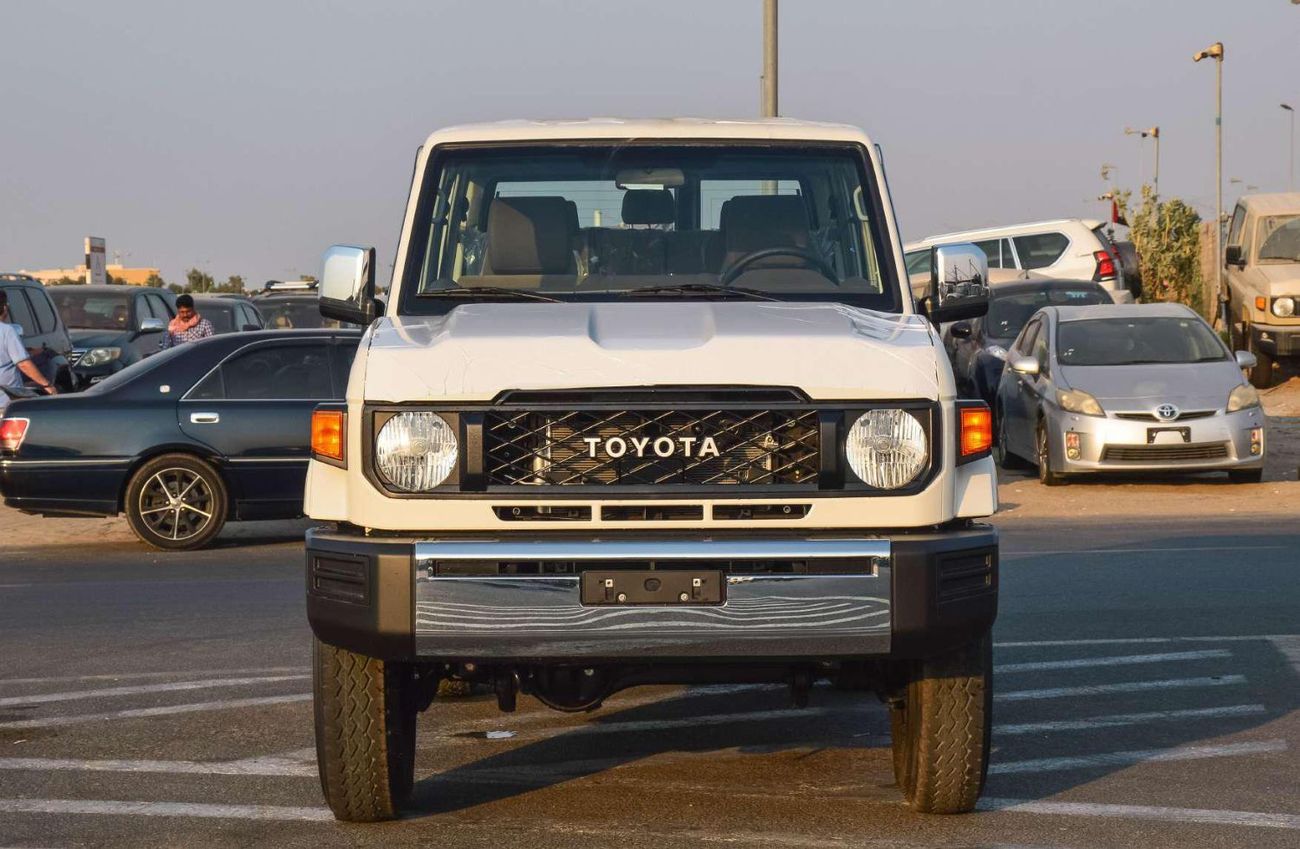 تويوتا لاند كروزر 70 TOYOTA LAND CRUISER 76 4.0L V6 AT  4WD 5DOOR SUV 2025