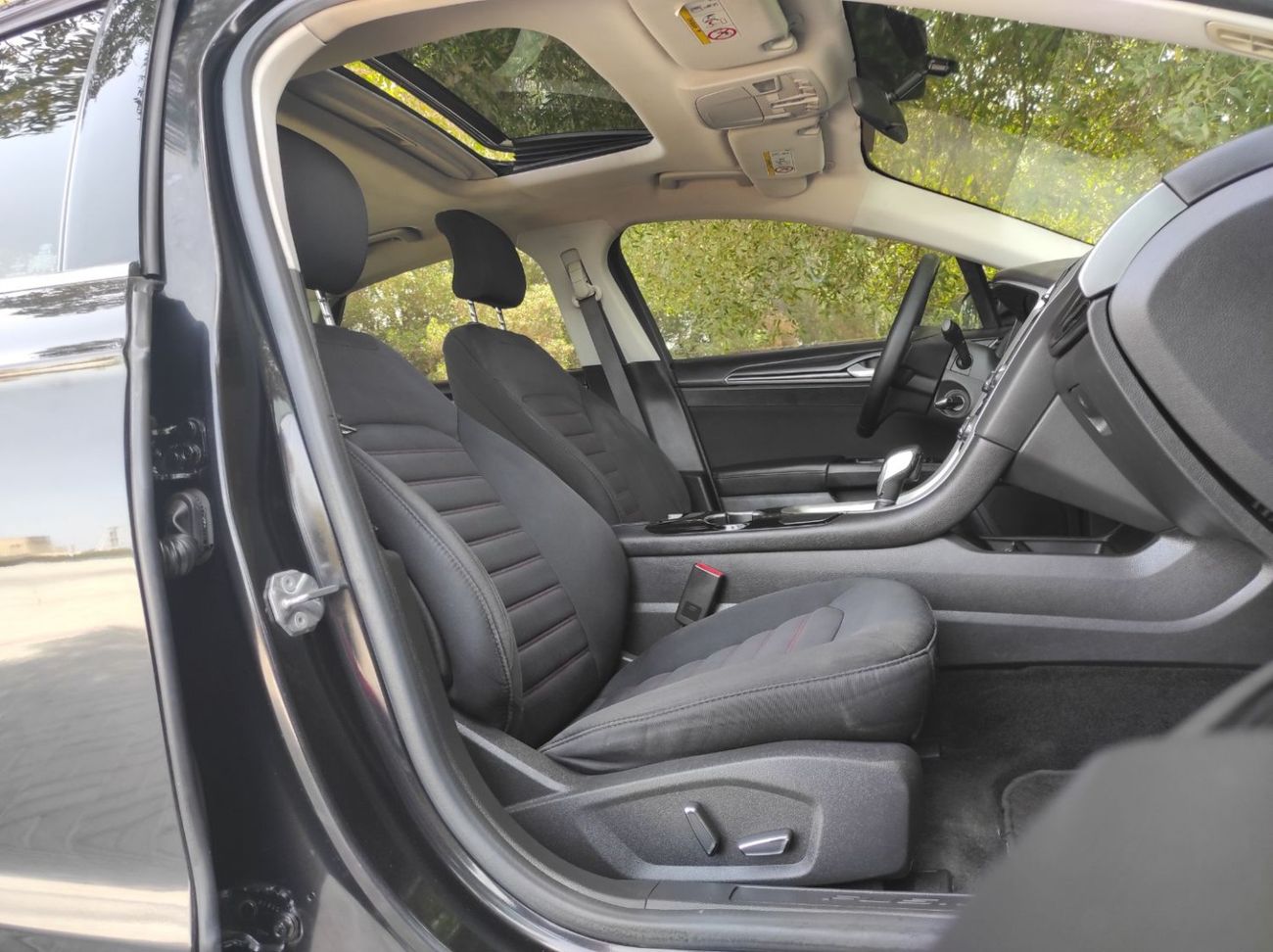 Ford Fusion SE 2.0L Ford fusion 2015 Gcc V4 full options no1