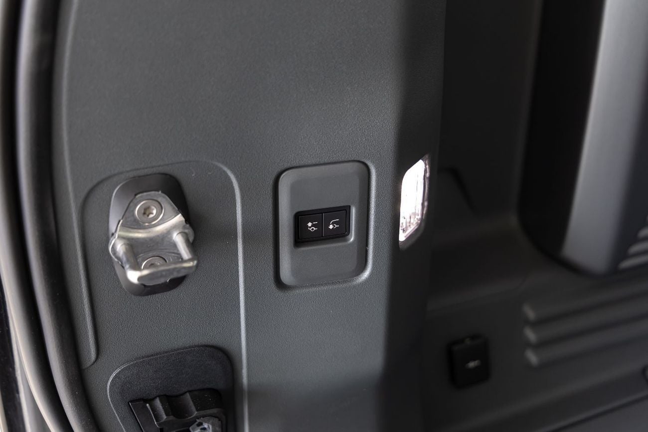 لاند روفر ديفندر Land Rover Defender X-Dynamic HSE P400 | GCC | 2026 (Export)