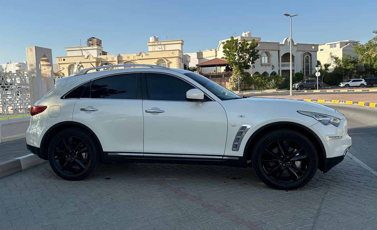 إنفينيتي QX70