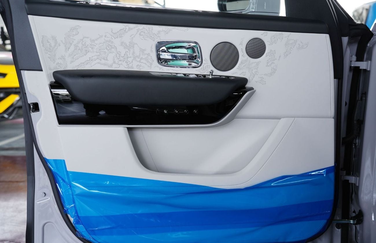 رولز رويس كولينان Silver Badge AWD V12