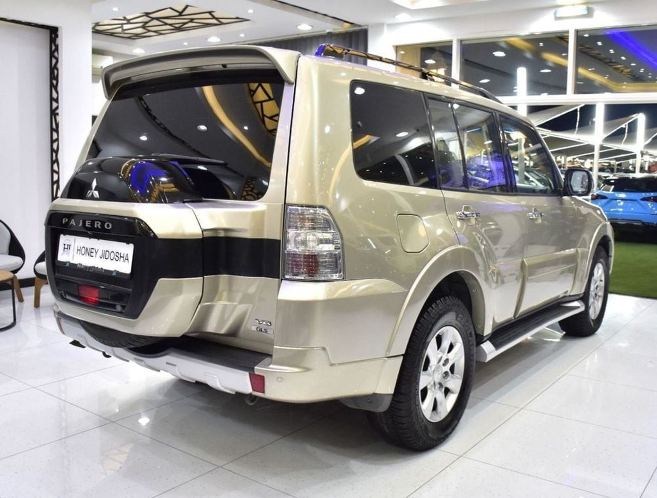 ميتسوبيشي باجيرو EXCELLENT DEAL for our Mitsubishi Pajero GLS ( 2016 Model ) in Gold Color GCC Specs