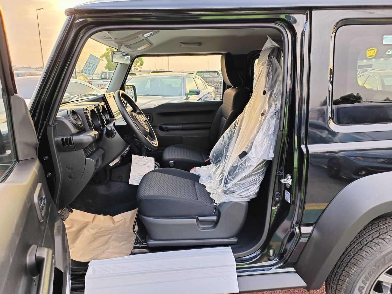 سوزوكي جيمني 1.5L 4CY Petrol, 15" Alloy Rims, All Grip off Road / 4WD (CODE # 67750)