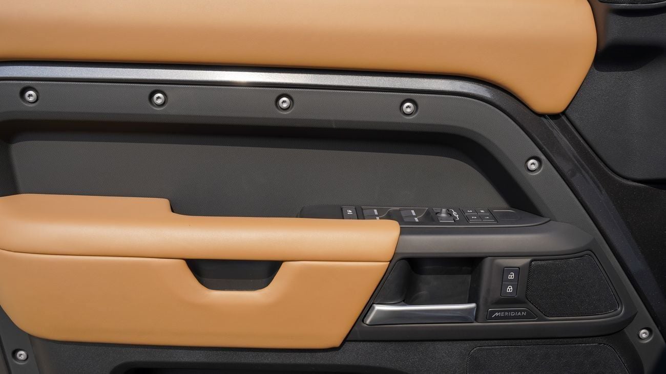 Land Rover Defender P400 110 X-Dynamic HSE 3.0L (5 Seater)