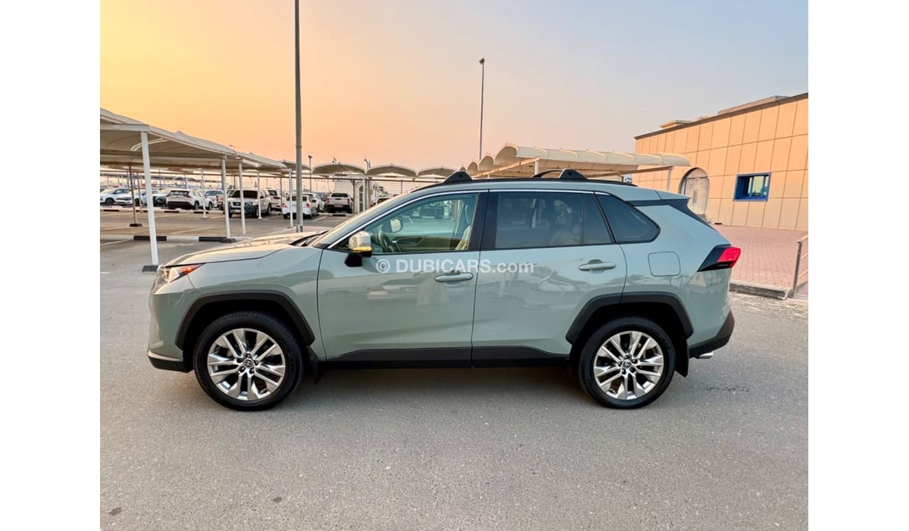 Toyota RAV4 XLE premium 2021 LED SUNROOF PUSH START AWD