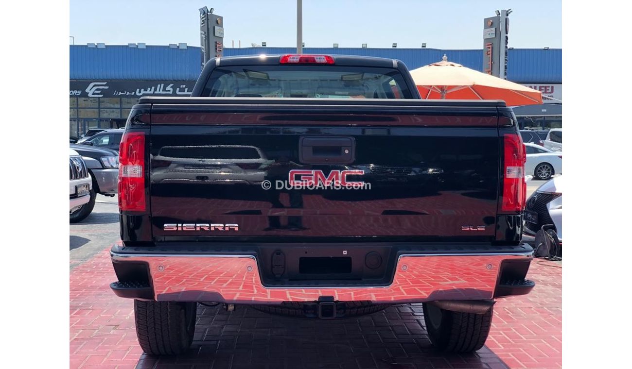 GMC Sierra Z71 4X4 D/CABIN 2018 GCC LOW MILEAGE WITH AGENCY WARRANTY IN MINT CONDITION
