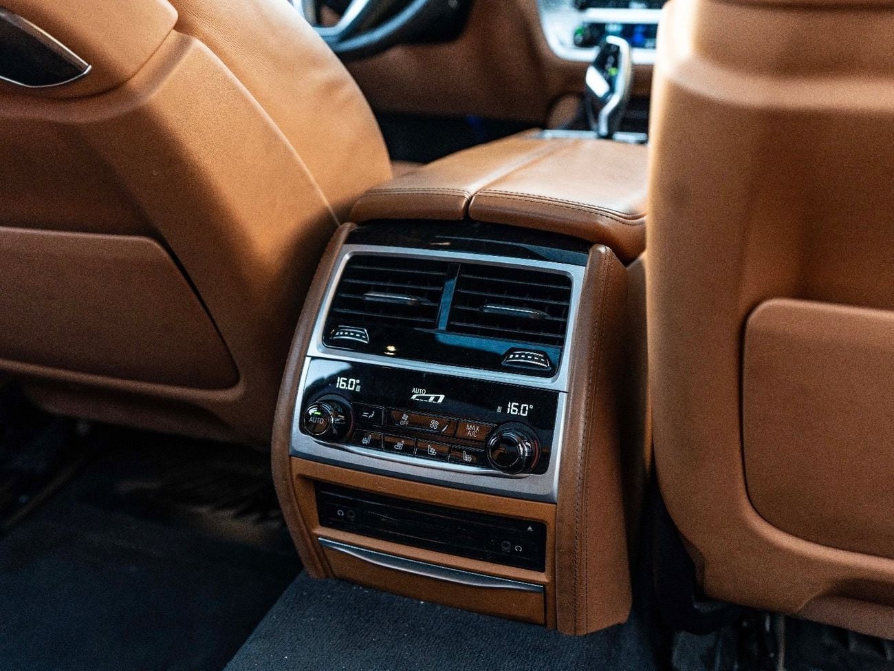 BMW 740Le Efficient in fuel consumption Upto 5 L/100km، high perfornance & Low Kilometres’ Top Options BMW GCC
