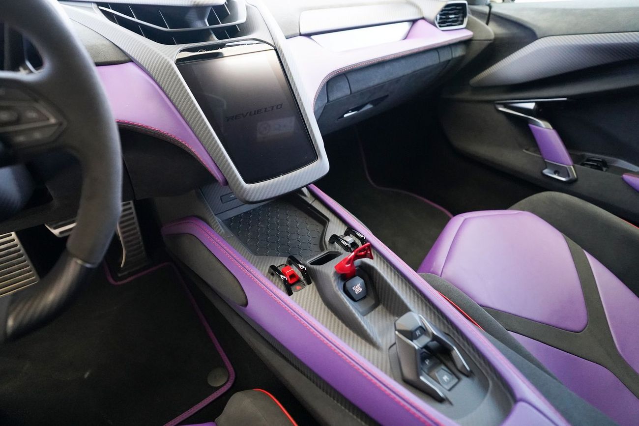 لامبورغيني ريفويلتو 6.5L V12 Hybrid