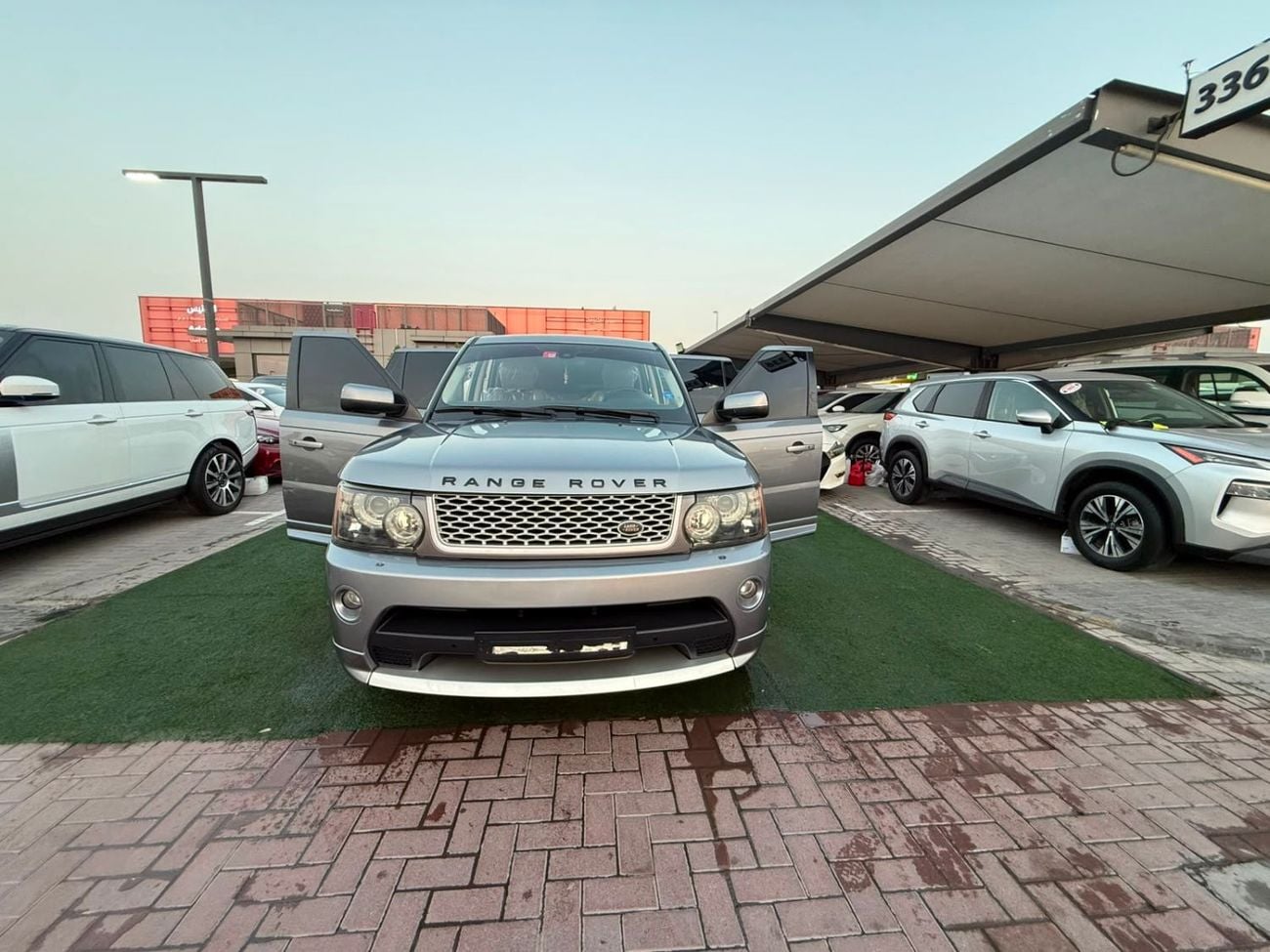 Land Rover Range Rover Sport HSE  keyless entry and push-button start