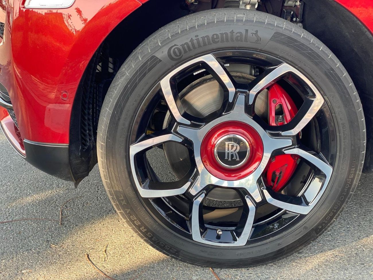 Rolls-Royce Cullinan Black Badge GCC SPEC UNDER WARRANTY NEAT AND CLEAN