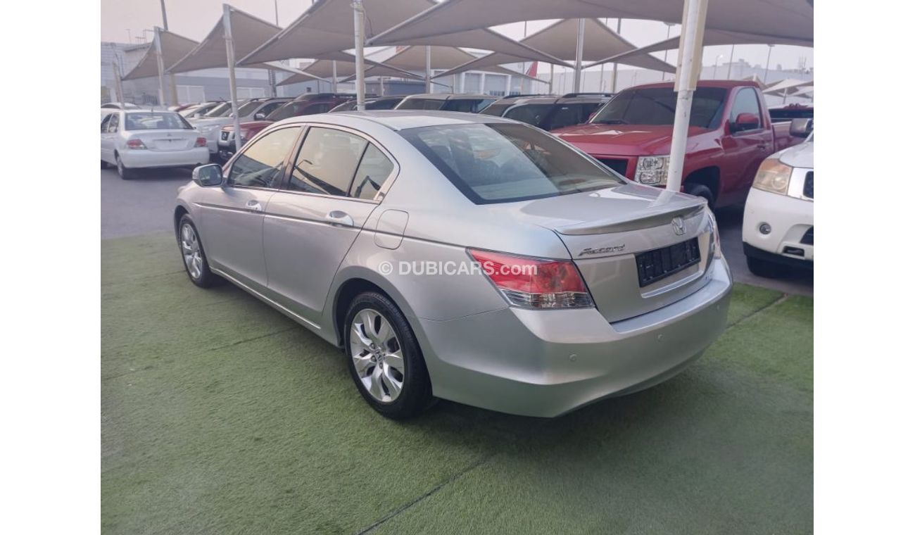 هوندا أكورد موديل 2009 خليجى مثبت سرعة تحكم رنجات جناح خلفى سنتر لوك تكييف باور بحالة ممتازةلاتحتاج لأى مصاريف