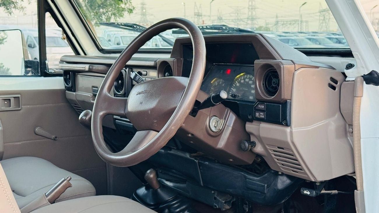 Toyota Land Cruiser Pick Up SINGLE CABIN | RHD | BULL BAR | 4.2L DIESEL ENGINE | MANUAL TRANSMISSION | 1995