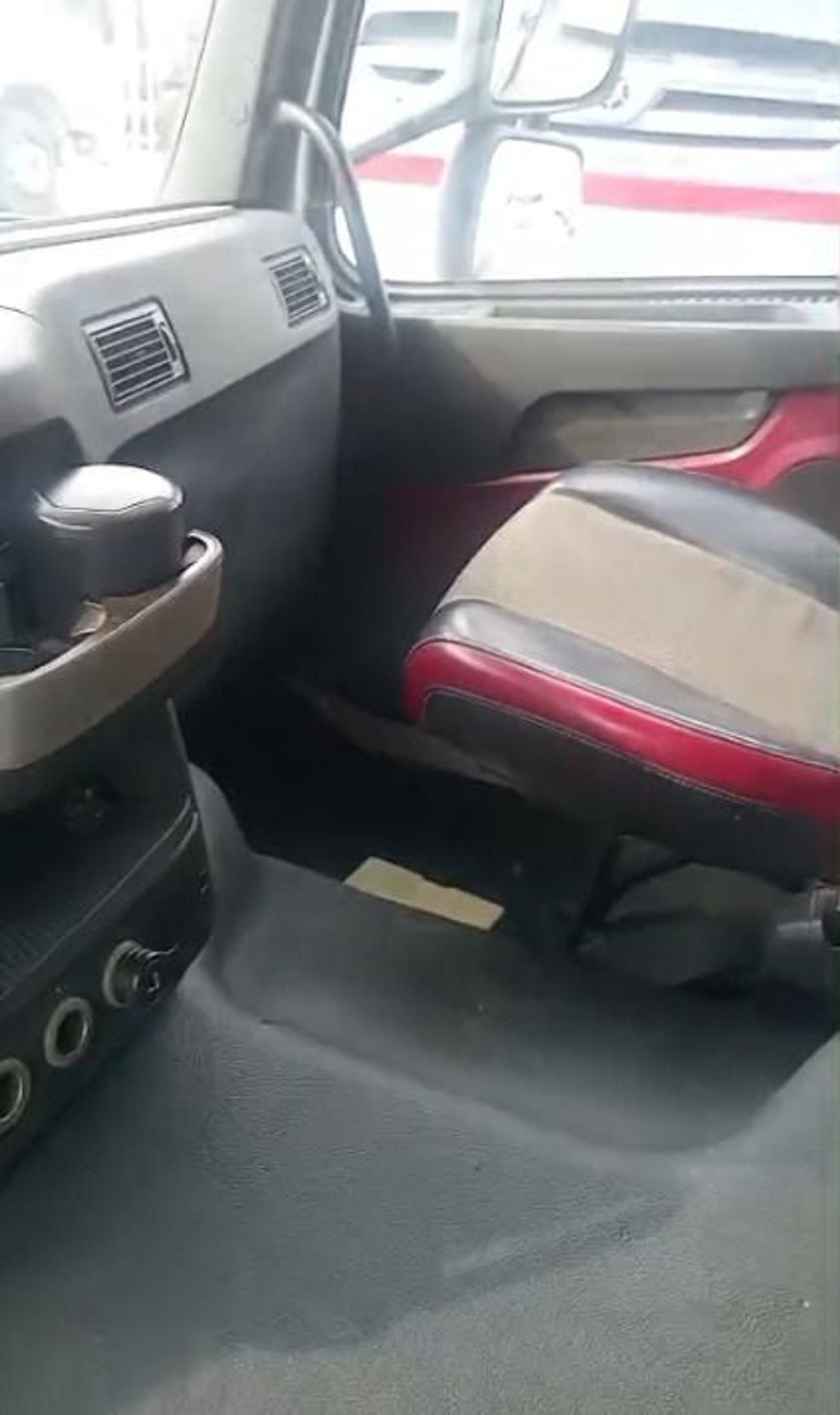 فولفو إف إم شاحنة فولفو FM 400 ذات الدفع الثنائي موديل 2016