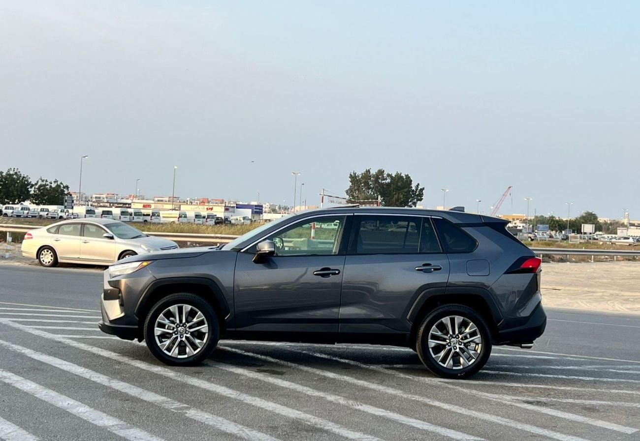 Toyota RAV4 2023 Toyota RAV4 XLE Premium Full Option - 2.5 V4 - Big Screen & Radar Sensor - Trunk Auto Push Star