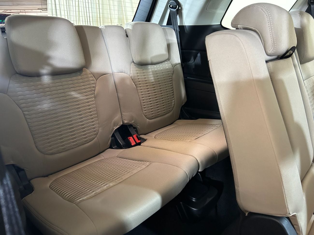 فورد ايفرست XLS / AL TAYER MOTORS AL QOUZ SHOWROOM