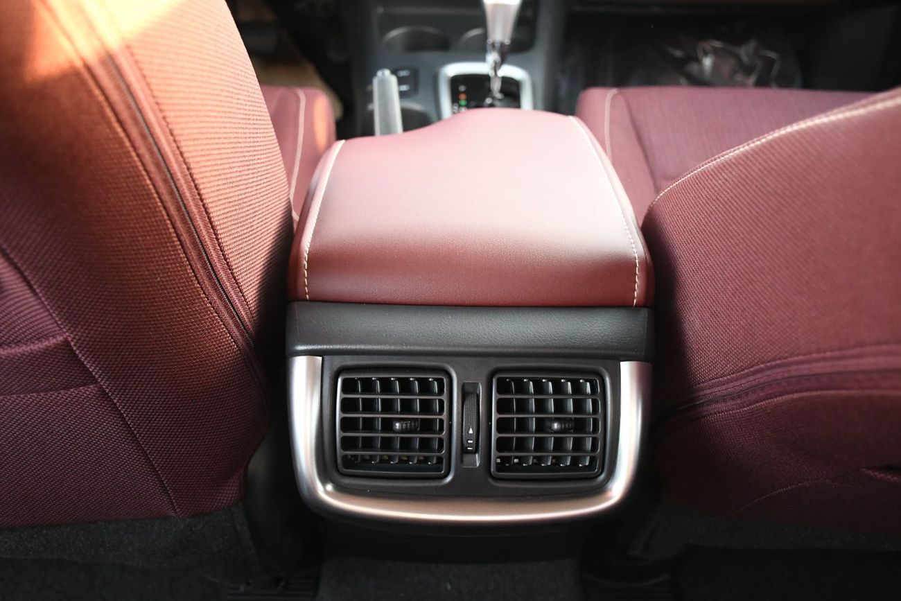 Toyota Hilux 2.7L V4 AT With Air Composer  Push Start Full Option