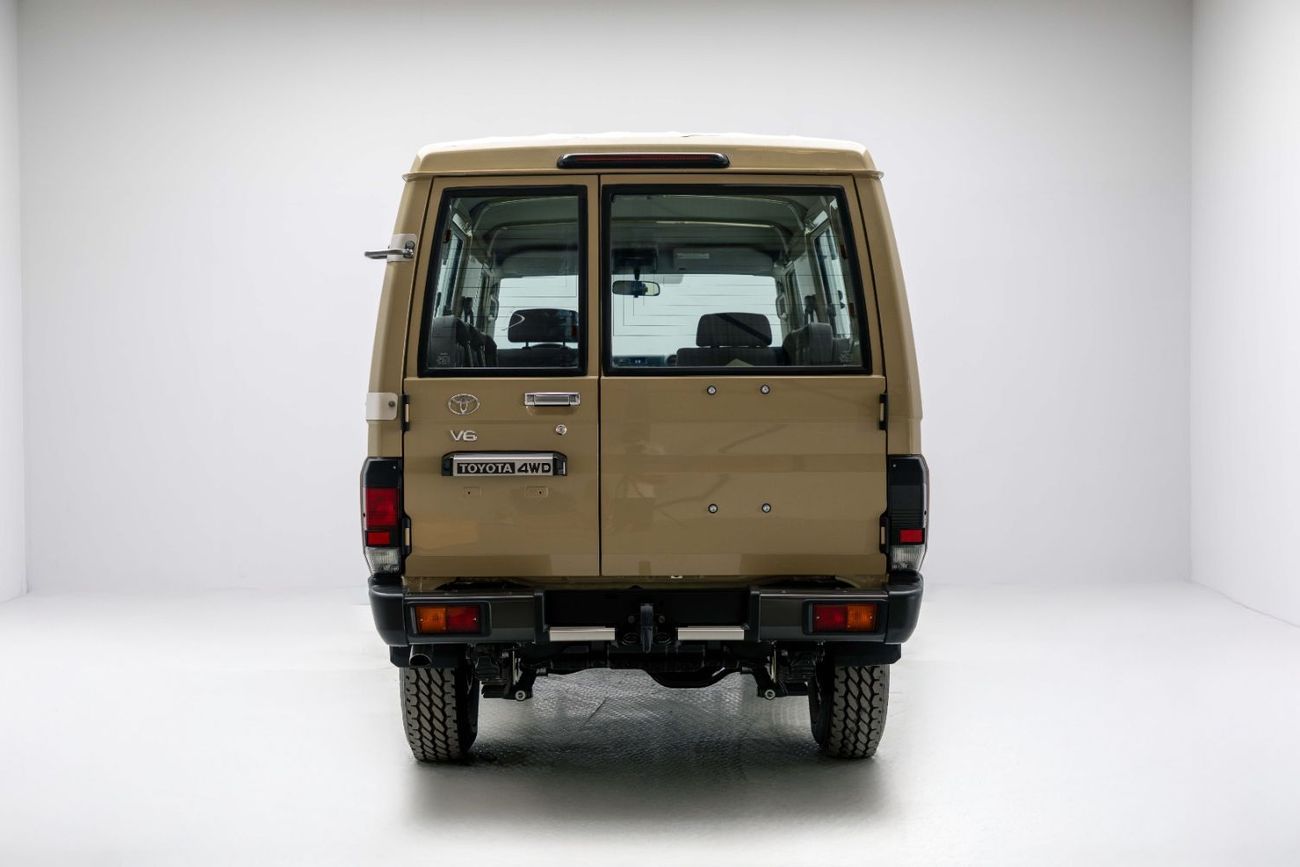 تويوتا لاند كروزر LC78 Hardtop 4.0L - Beige Inside Bluish Grey | Export Only