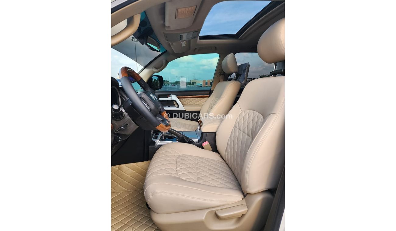 تويوتا لاند كروزر Facelifted