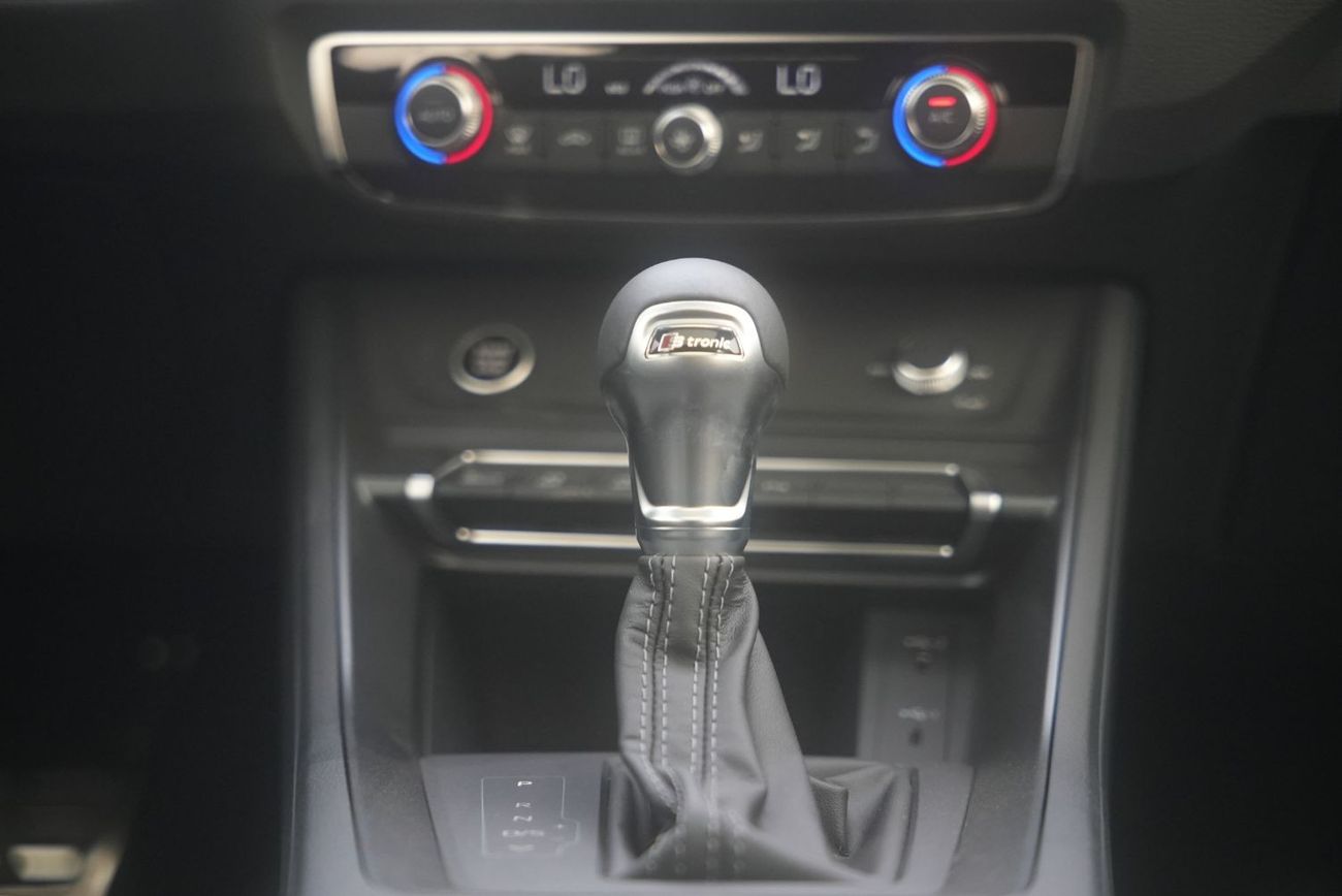 Audi Q3 2024 Audi Q3 40TFSI SUV 2.0L White 0Km