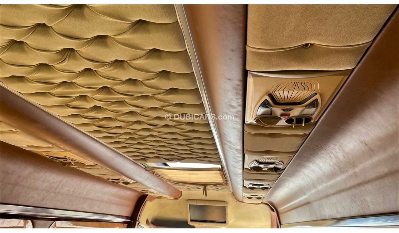 مرسيدس بنز سبرينتر باص سبرينتر 18 راكب خليجي مع ثلاجه و تلفزيون