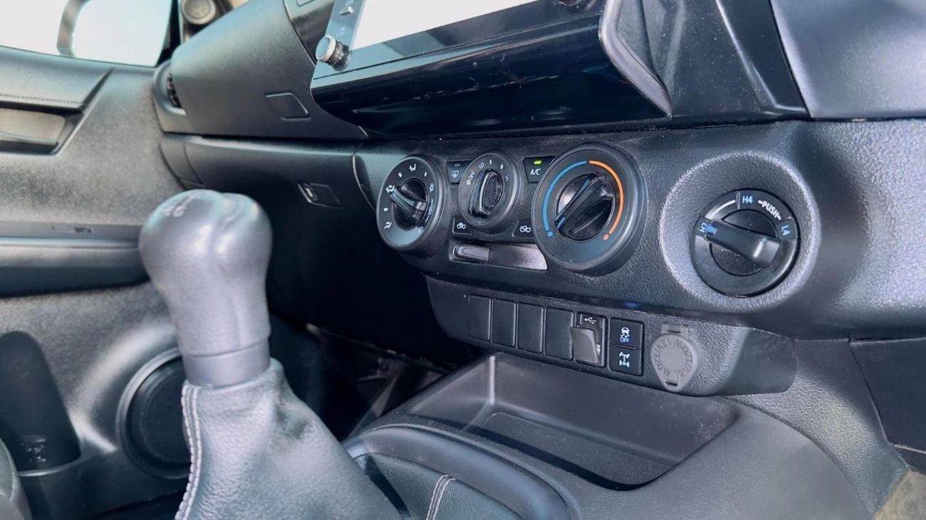 Toyota Hilux DOUBLE CABIN | PREMIUM BULL BAR WITH LED FOCUSED LIGHTS | 2.8L DIESEL | RHD | 2022