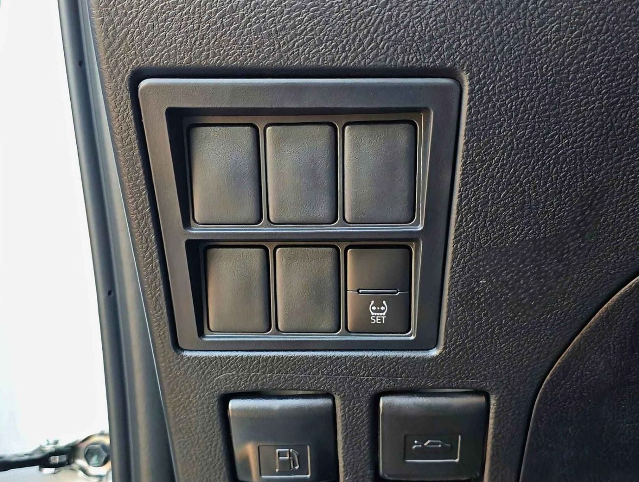 تويوتا هيلوكس 2026 Toyota hilux SR5 2.7L petrol AT