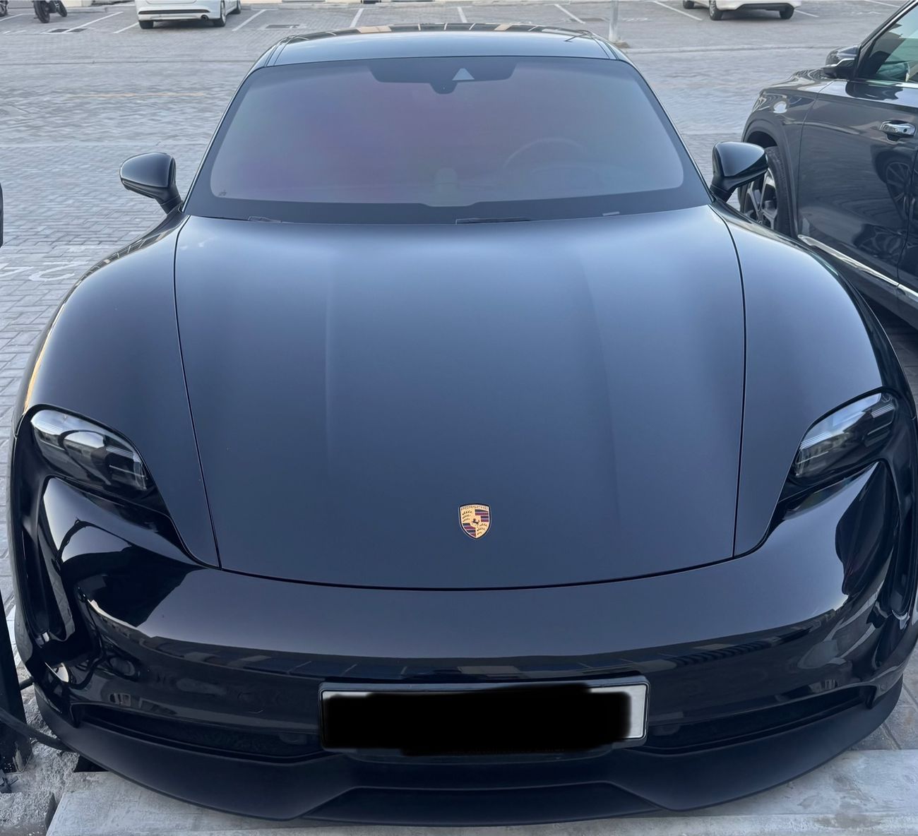 بورش تايكان Base