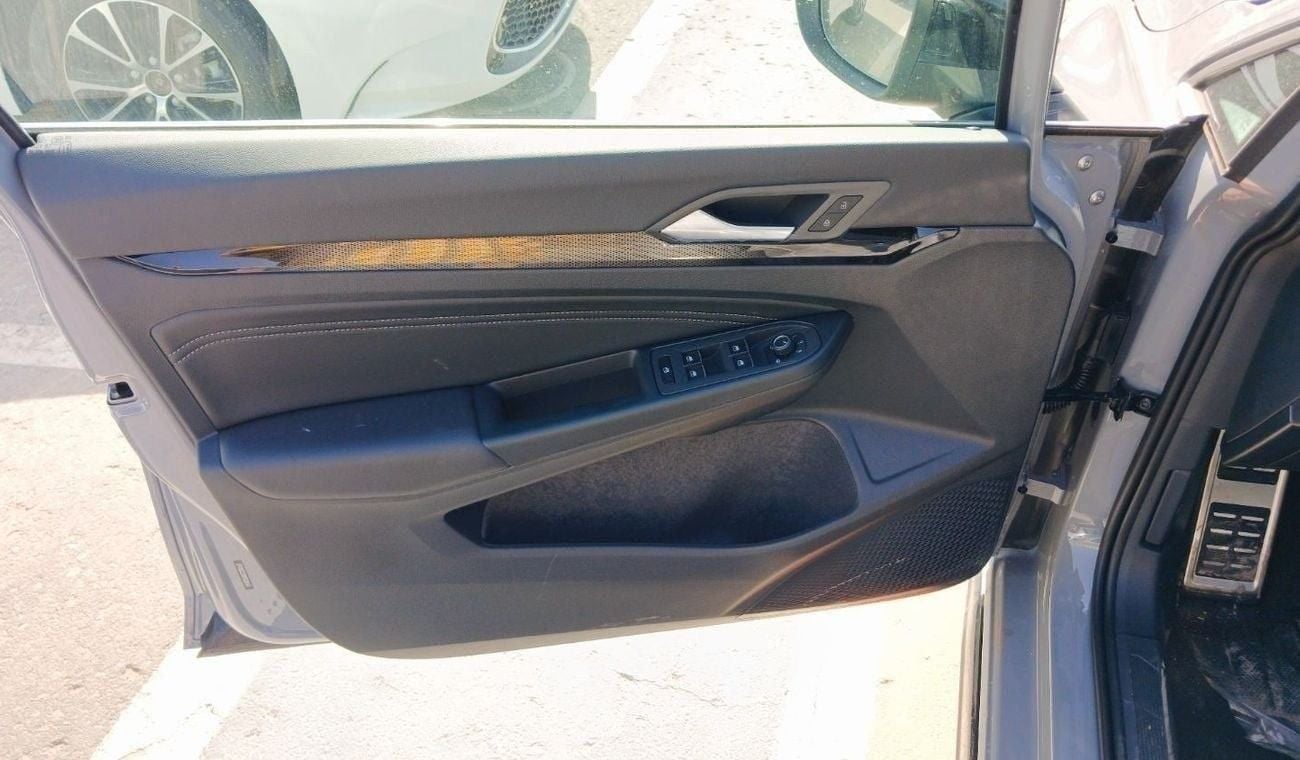 Volkswagen Golf Volkswagen Golf R Line 1.4L TSi Petrol 2024YM | Export Price