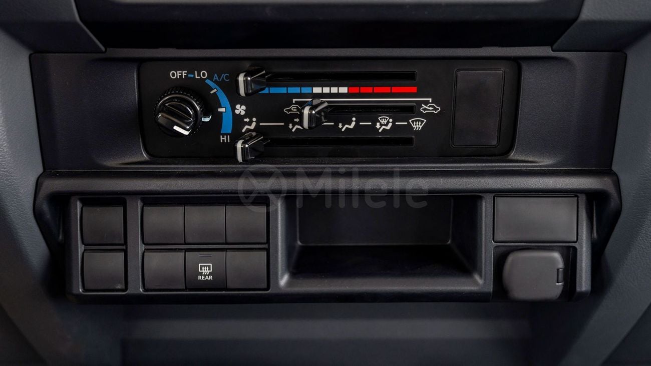تويوتا لاند كروزر 76 TOYOTA LAND CRUISER 76