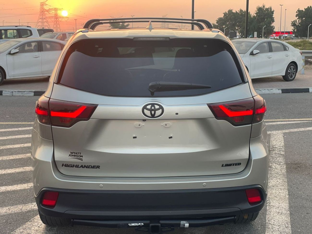 تويوتا هايلاندر 2016 Toyota Highlander Limited Edition 3.5L V6 Full Option 7 Seater - With Radar Leather Electric se